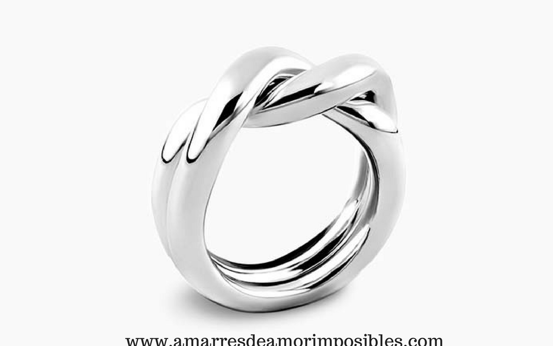 Amarre de amor con Un Anillo de Plata